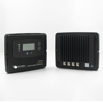 Goede prijs 30 ampere digitale zonneladingscontroller PWM voor Lifepo4 batterijen met BMS Wake Up online